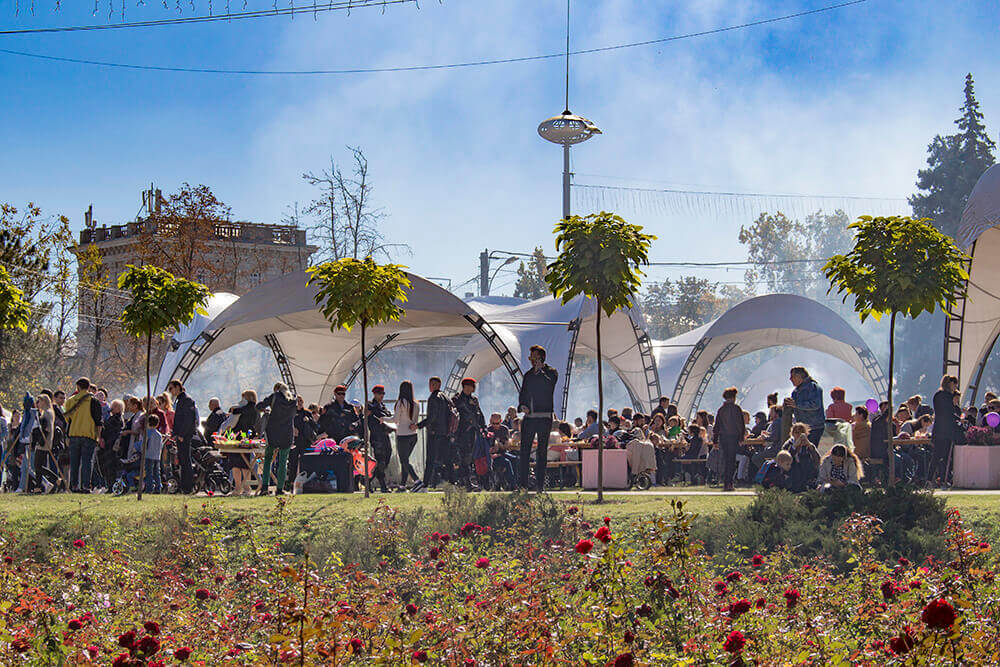 The eating area at the Wine Festival in Chisinau