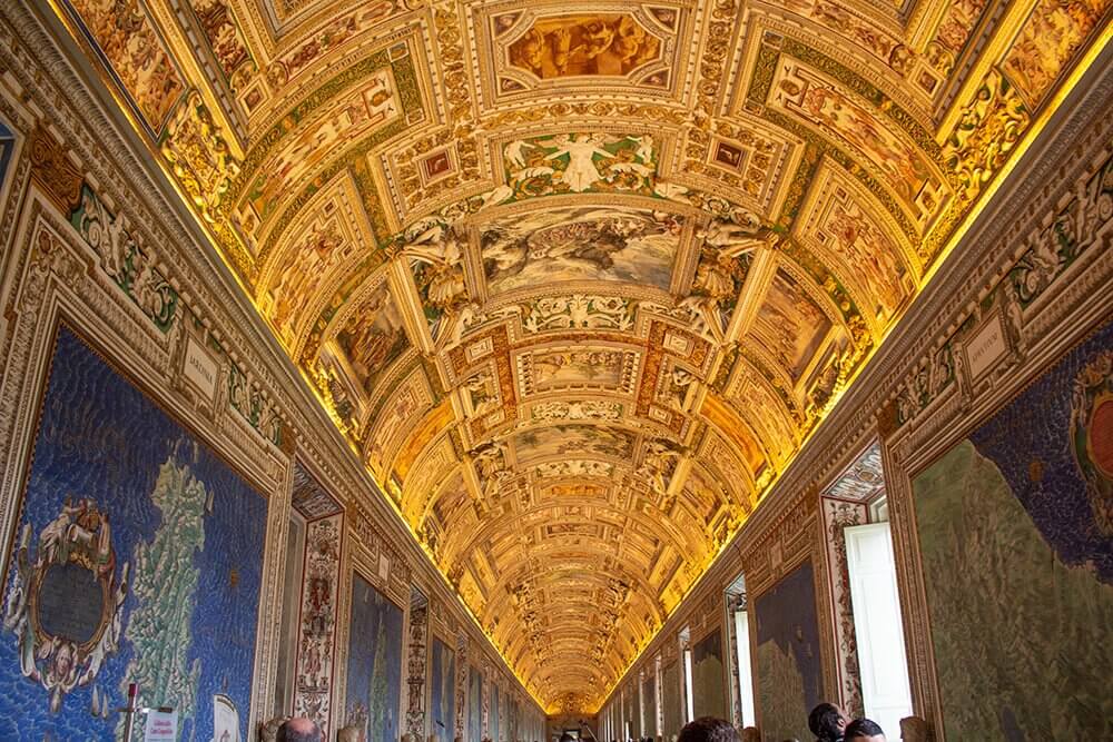 Gallery-of-Maps-in-the-Vatican-Museums