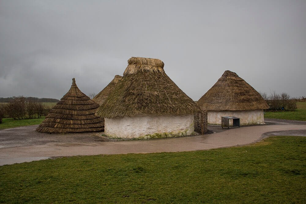 Neolithic-homes-at-the-Stonehenge-Visitor-Center