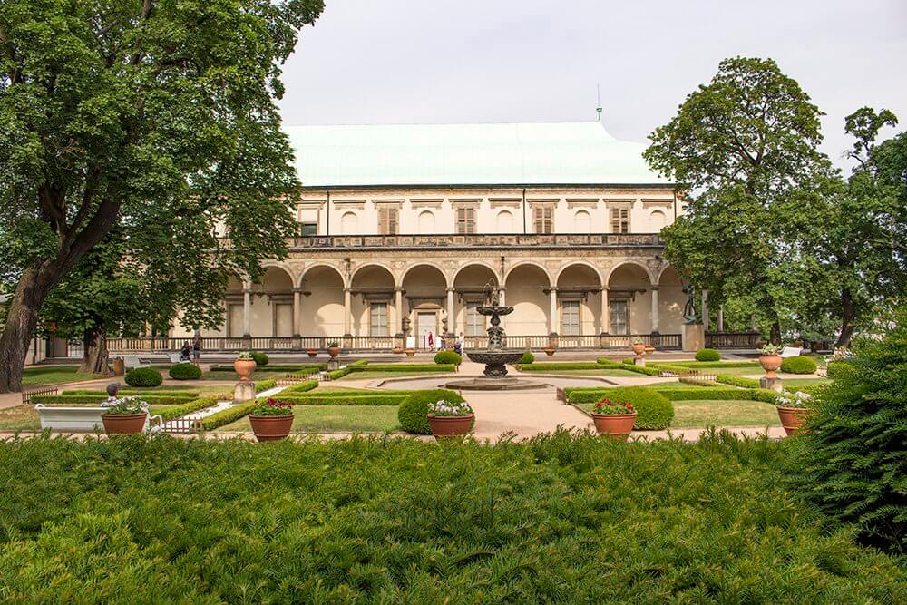 The-Royal-Garden-in-Prague-Castle