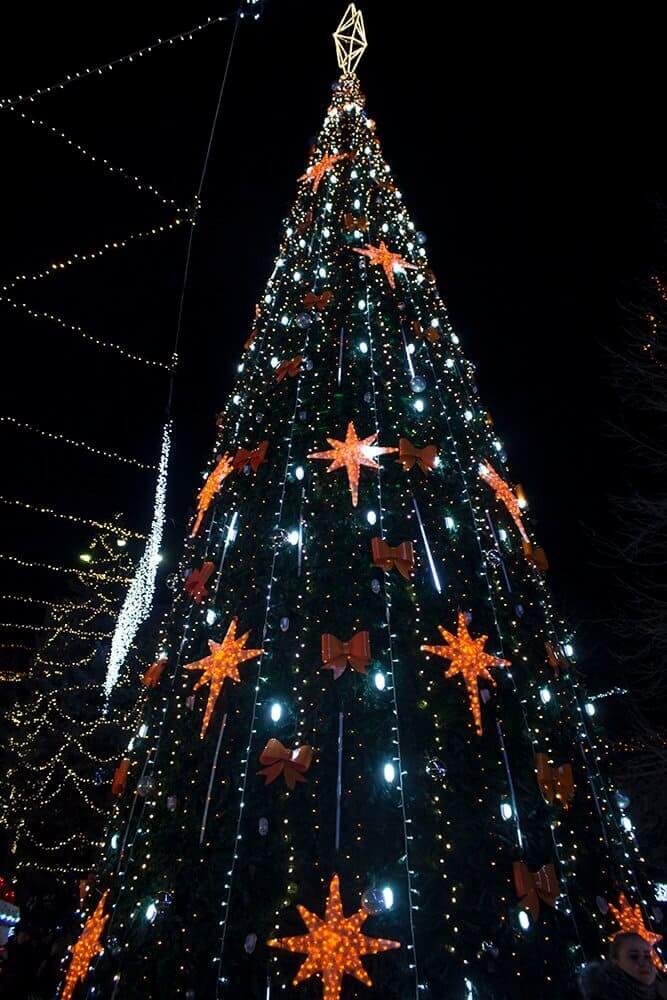 xmas-tree-at-orange-fair in Chisinau
