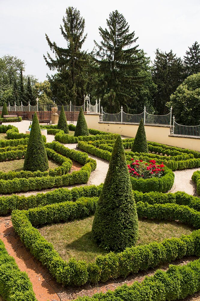 A-cute-garden-on-the-way-to-the-rosarium-in-Olomouc, Czech Republic