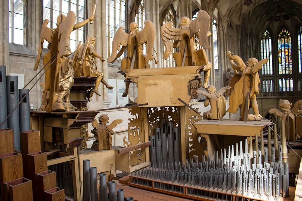 Statues-on-the-organ-in-St-Barbara-Church-from-behind, Czech Republic