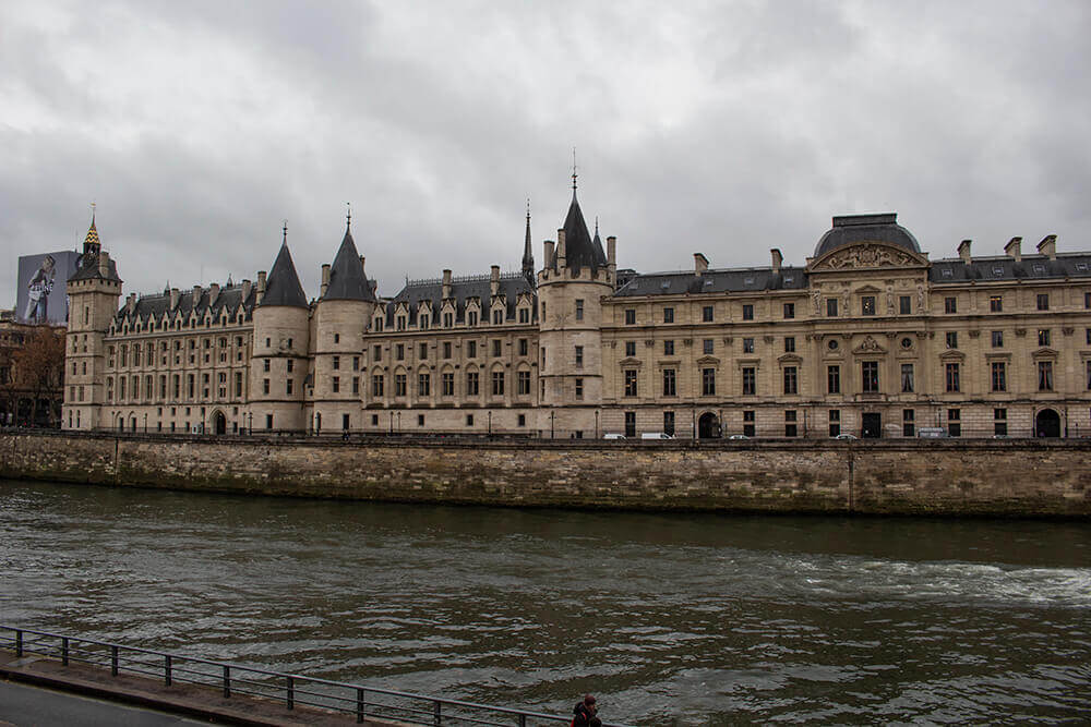 Conciergerie in Paris in December