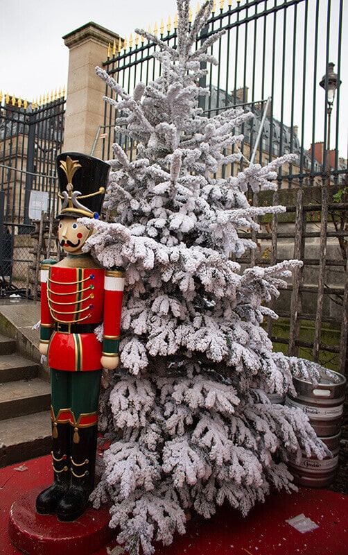 the guardian of the Christmas fair in Paris